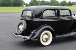 Ford V8 Deluxe Tudor Sedan 1937 года
